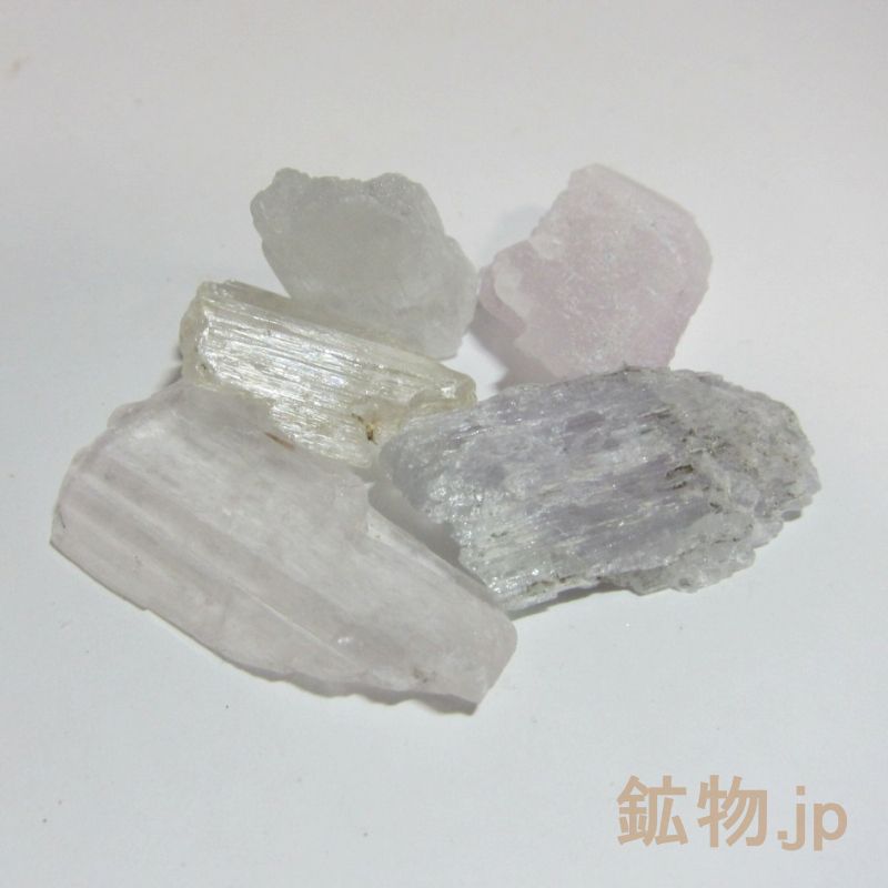 鉱物.jp / リチア輝石(クンツァイツ/ヒデナイト) 原石 15-30mm 1個